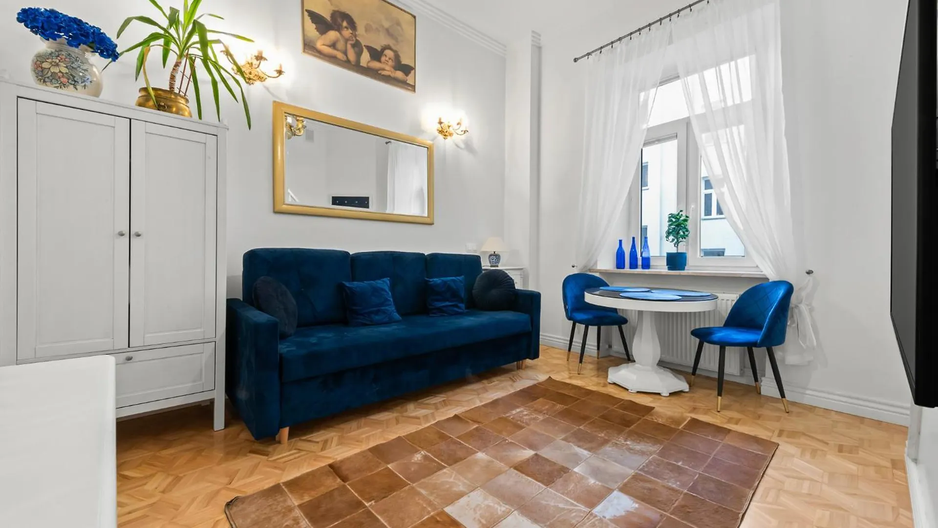 Beautiful Flat. Great Location. location